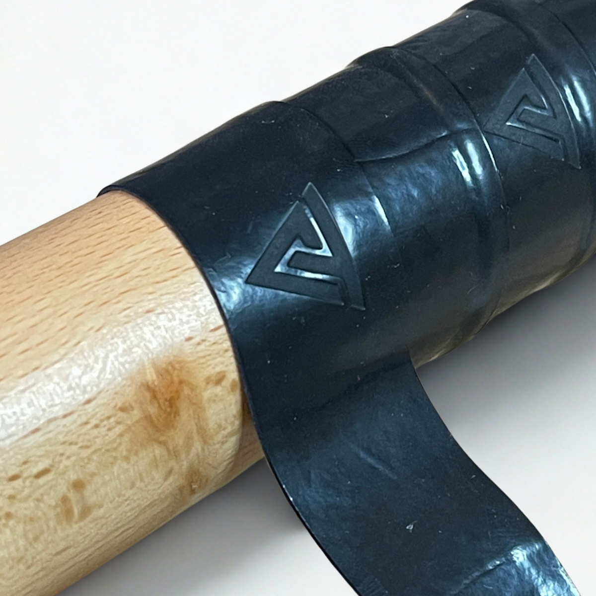 GRIP TAPE BLACK 巻いている途中